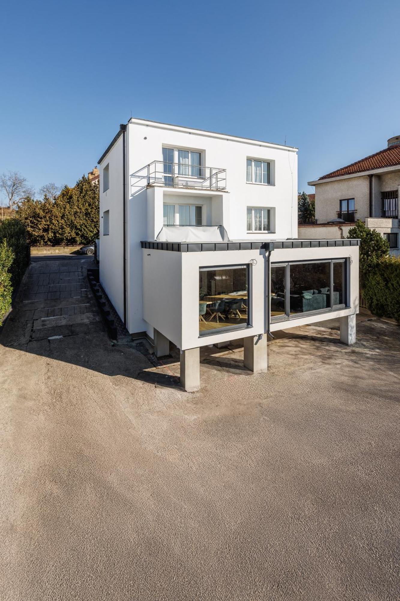 Airport Luxury Apartment & Spa Prague Exterior photo
