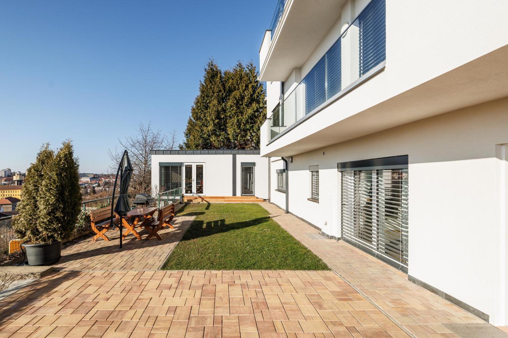 Airport Luxury Apartment & Spa Prague Exterior photo